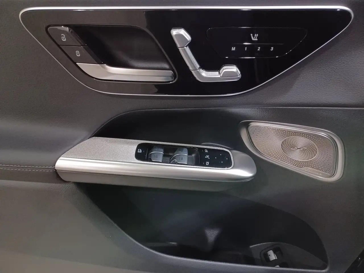 Mercedes-Benz GLC снимка Mercedes-Benz GLC