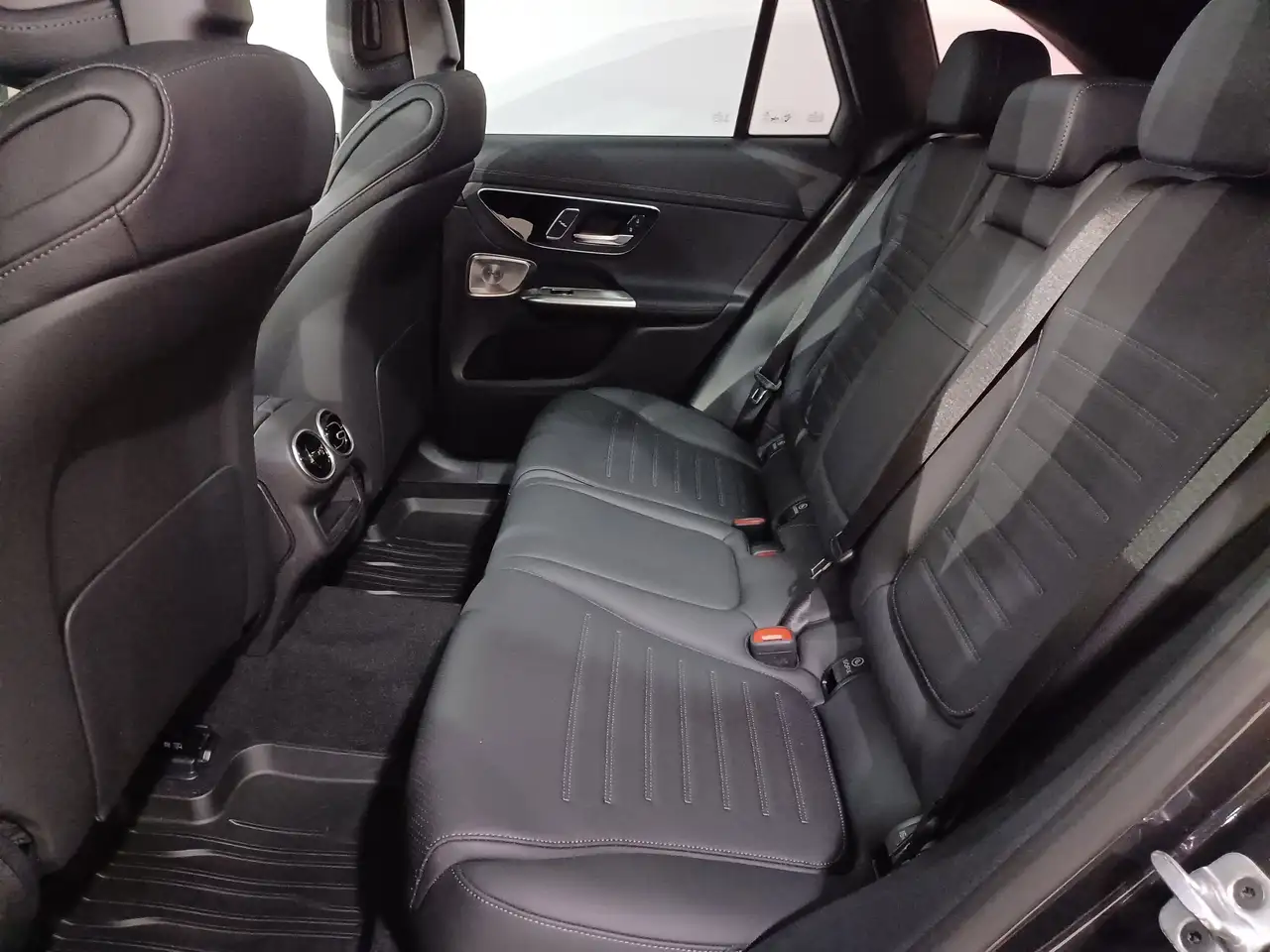 Mercedes-Benz GLC снимка Mercedes-Benz GLC