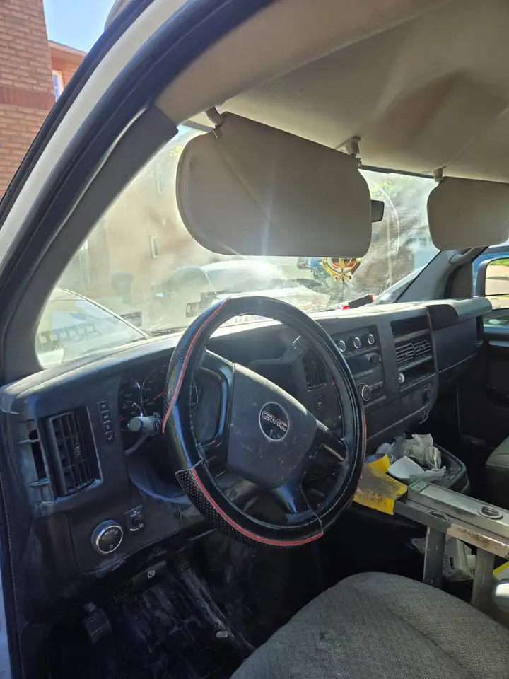 GMC Savana photo GMC Savana