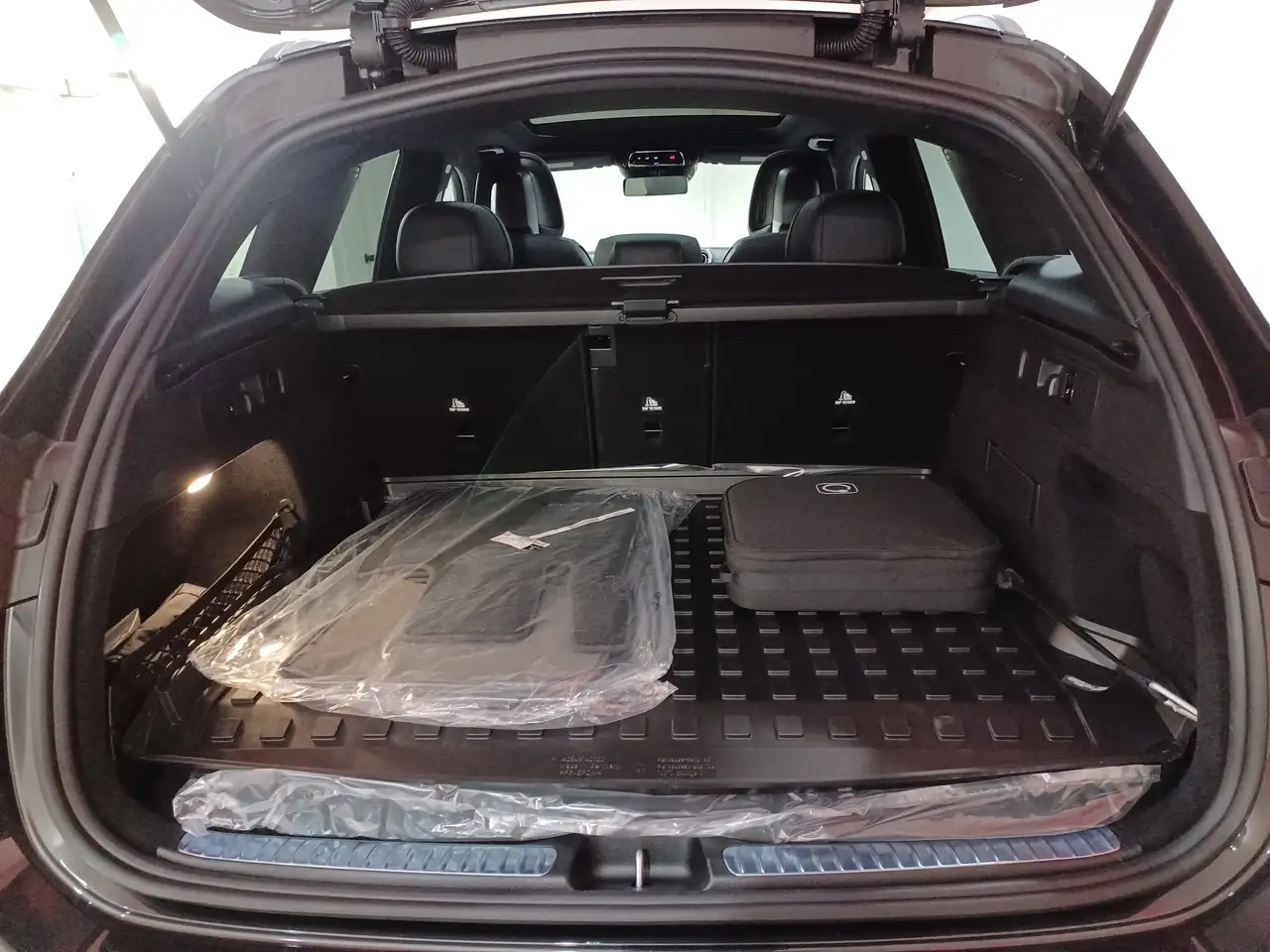 Mercedes-Benz GLC снимка Mercedes-Benz GLC