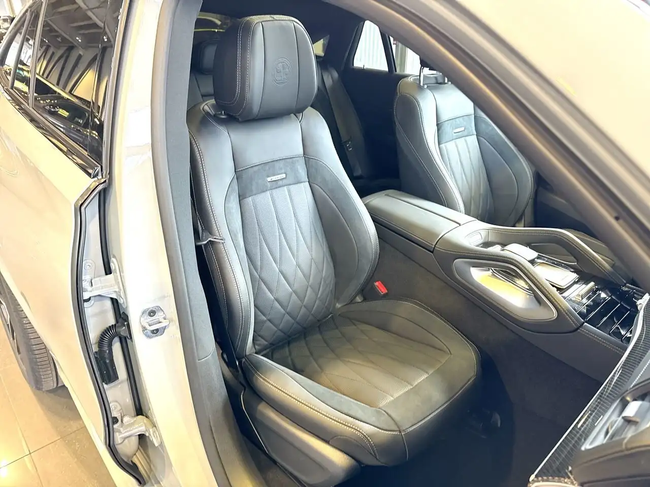 Mercedes-Benz GLE снимка Mercedes-Benz GLE