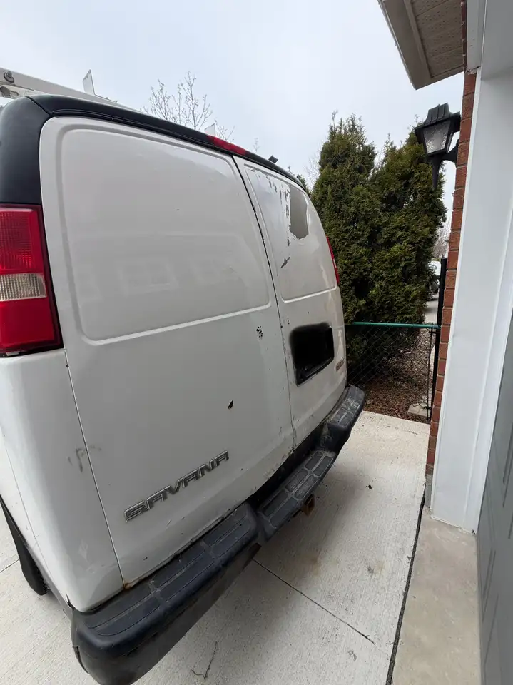 GMC Savana photo GMC Savana