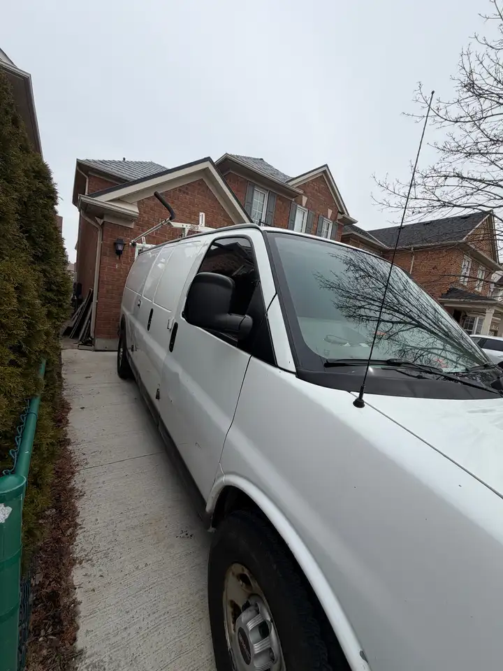 GMC Savana photo GMC Savana