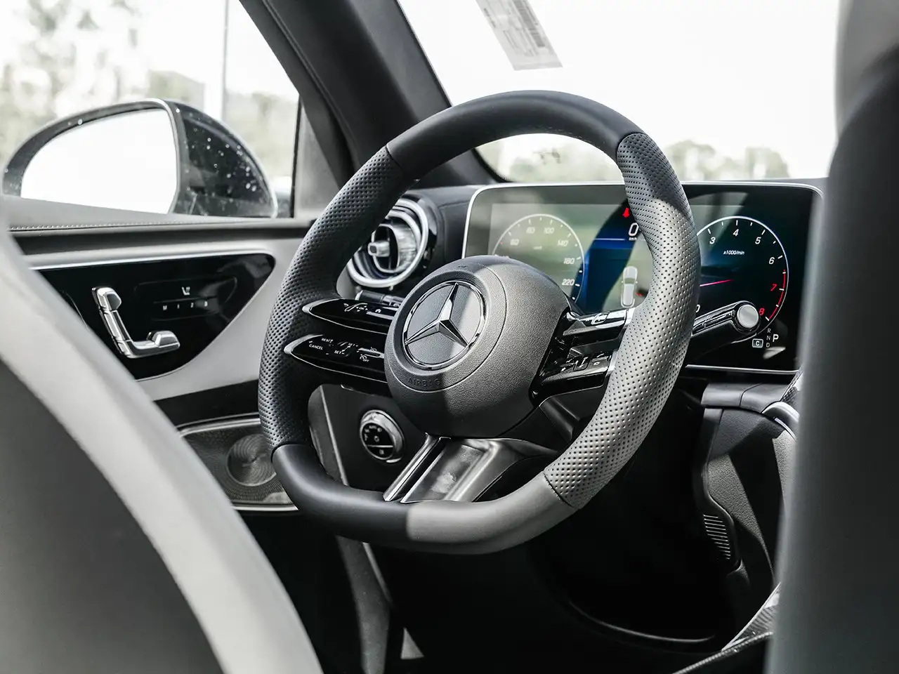 Mercedes-Benz GLC снимка Mercedes-Benz GLC