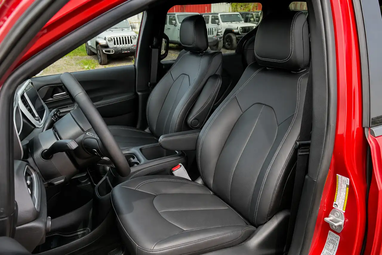 Chrysler Grand Caravan снимка Chrysler Grand Caravan