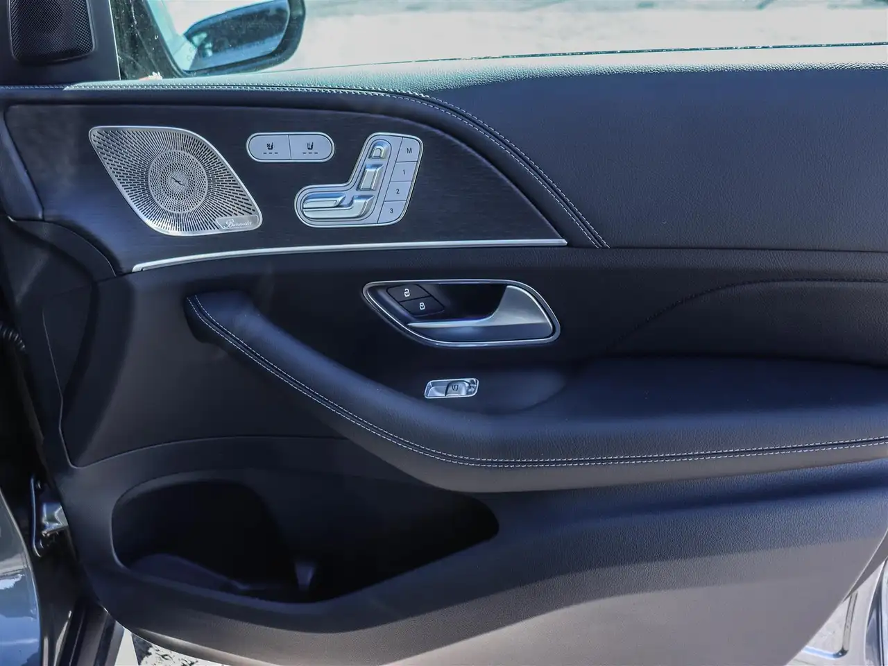 Mercedes-Benz GLE снимка Mercedes-Benz GLE