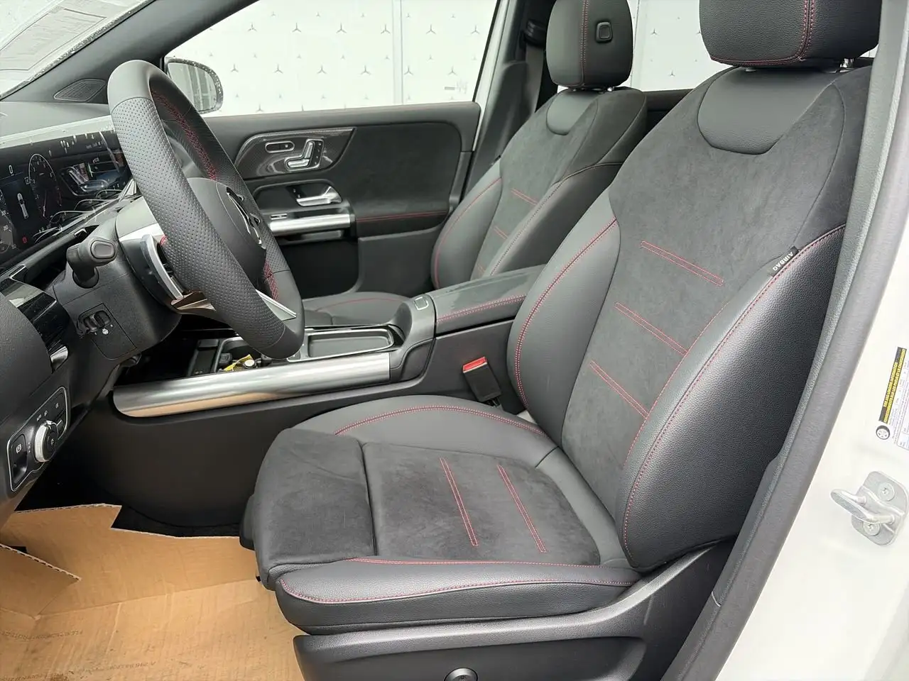 Mercedes-Benz GLA снимка Mercedes-Benz GLA