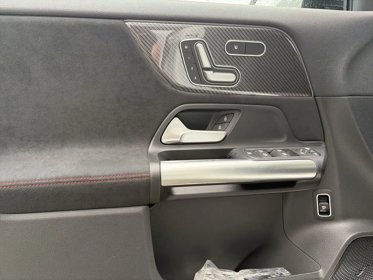 Mercedes-Benz GLA снимка Mercedes-Benz GLA