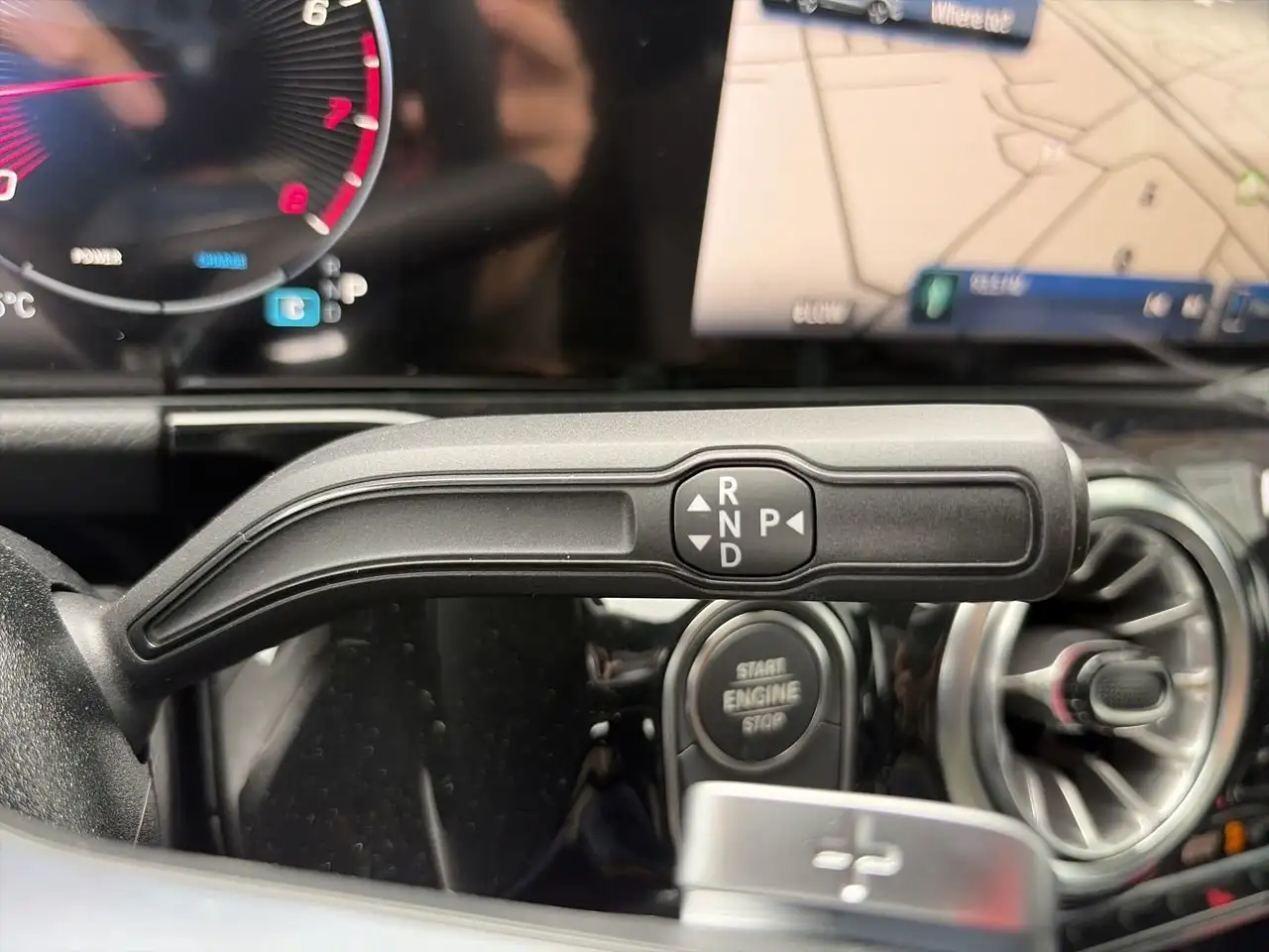Mercedes-Benz GLA снимка Mercedes-Benz GLA