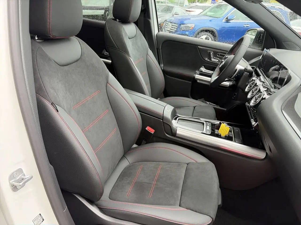 Mercedes-Benz GLA снимка Mercedes-Benz GLA