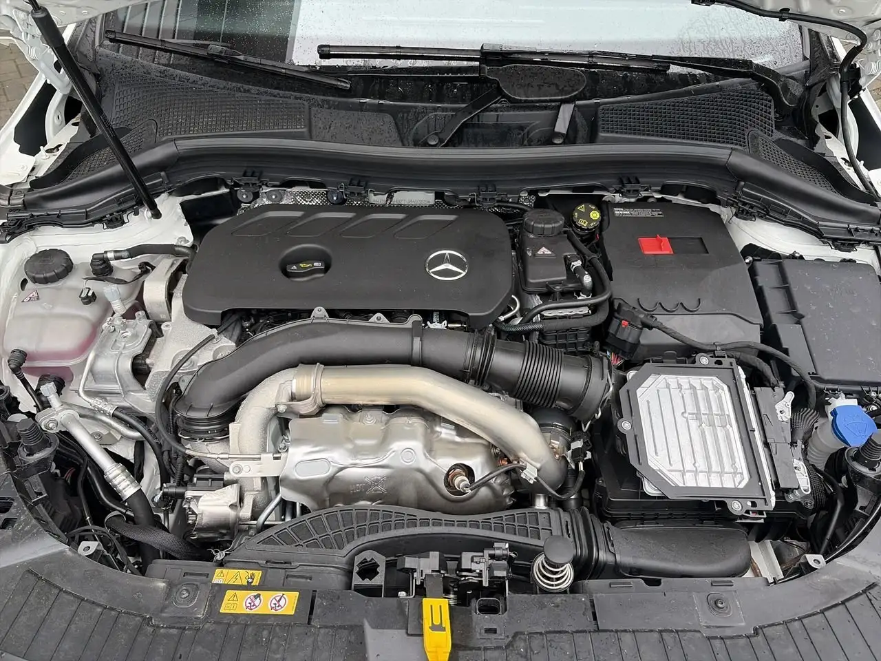 Mercedes-Benz GLA снимка Mercedes-Benz GLA
