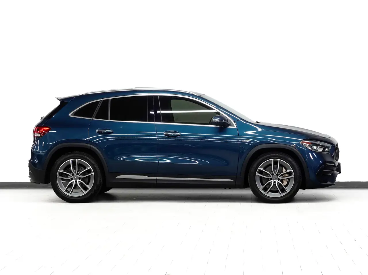 Mercedes-Benz GLA снимка Mercedes-Benz GLA
