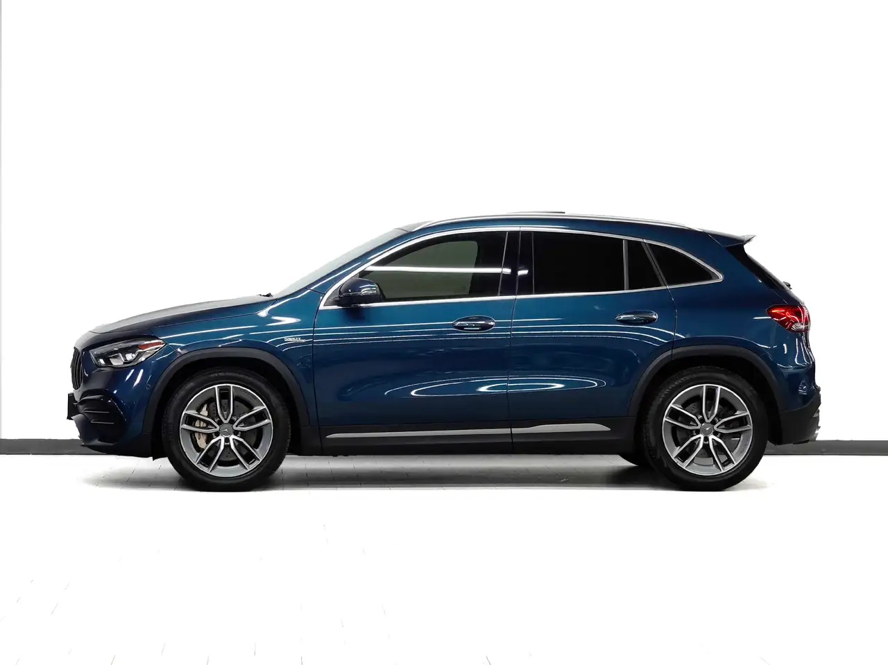 Mercedes-Benz GLA снимка Mercedes-Benz GLA