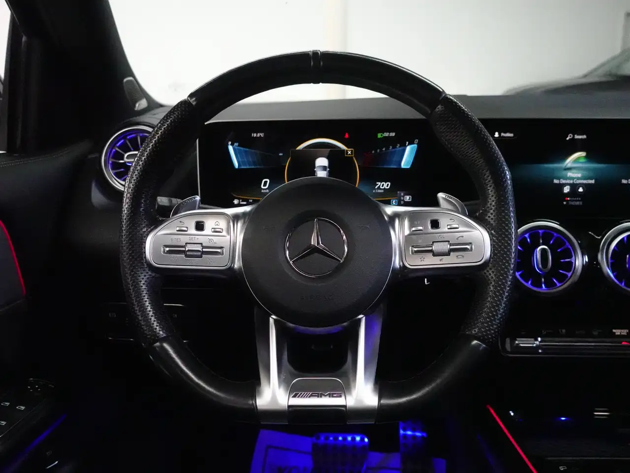 Mercedes-Benz GLA снимка Mercedes-Benz GLA
