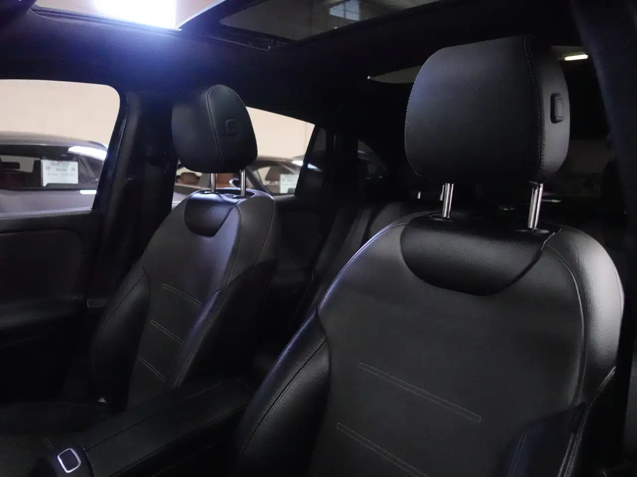 Mercedes-Benz GLA снимка Mercedes-Benz GLA