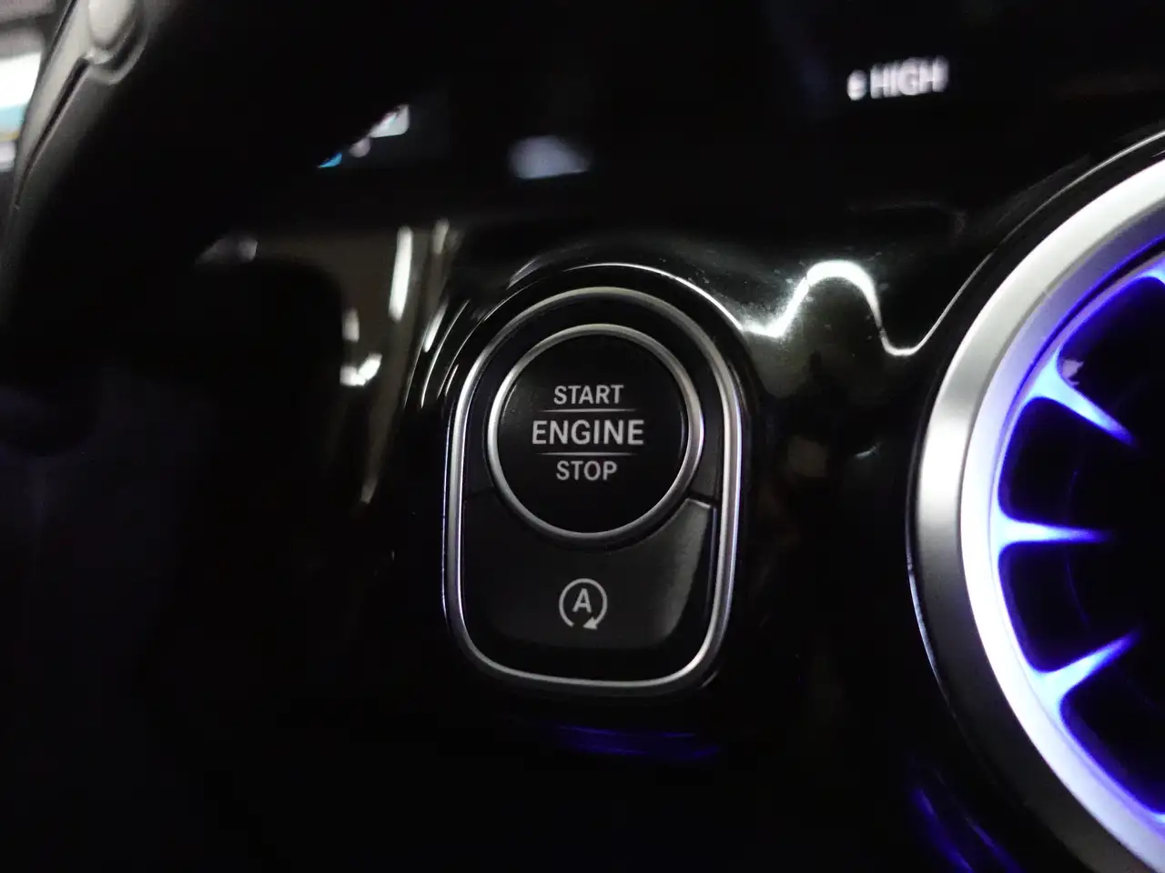 Mercedes-Benz GLA снимка Mercedes-Benz GLA