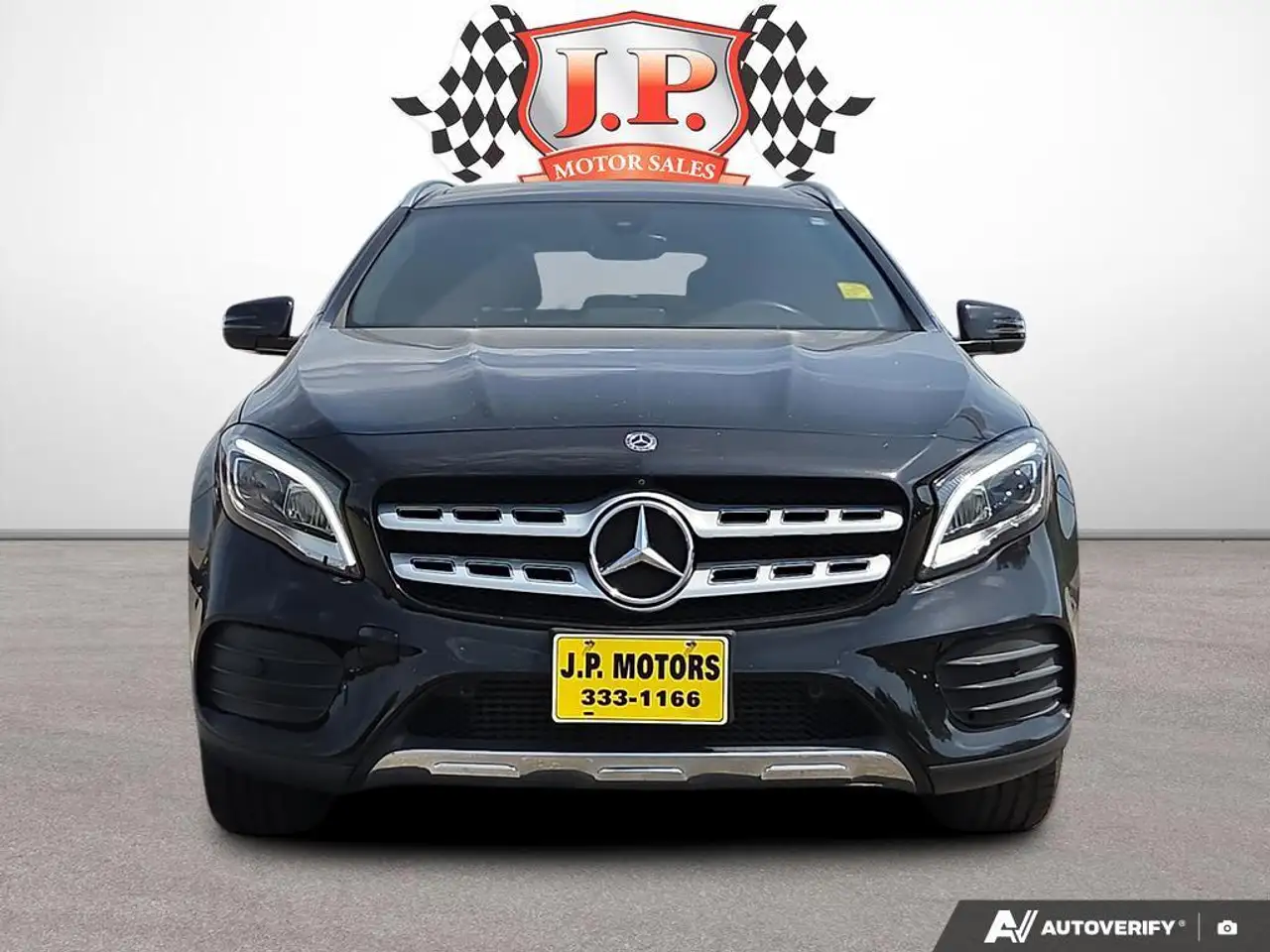 Mercedes-Benz GLA снимка Mercedes-Benz GLA