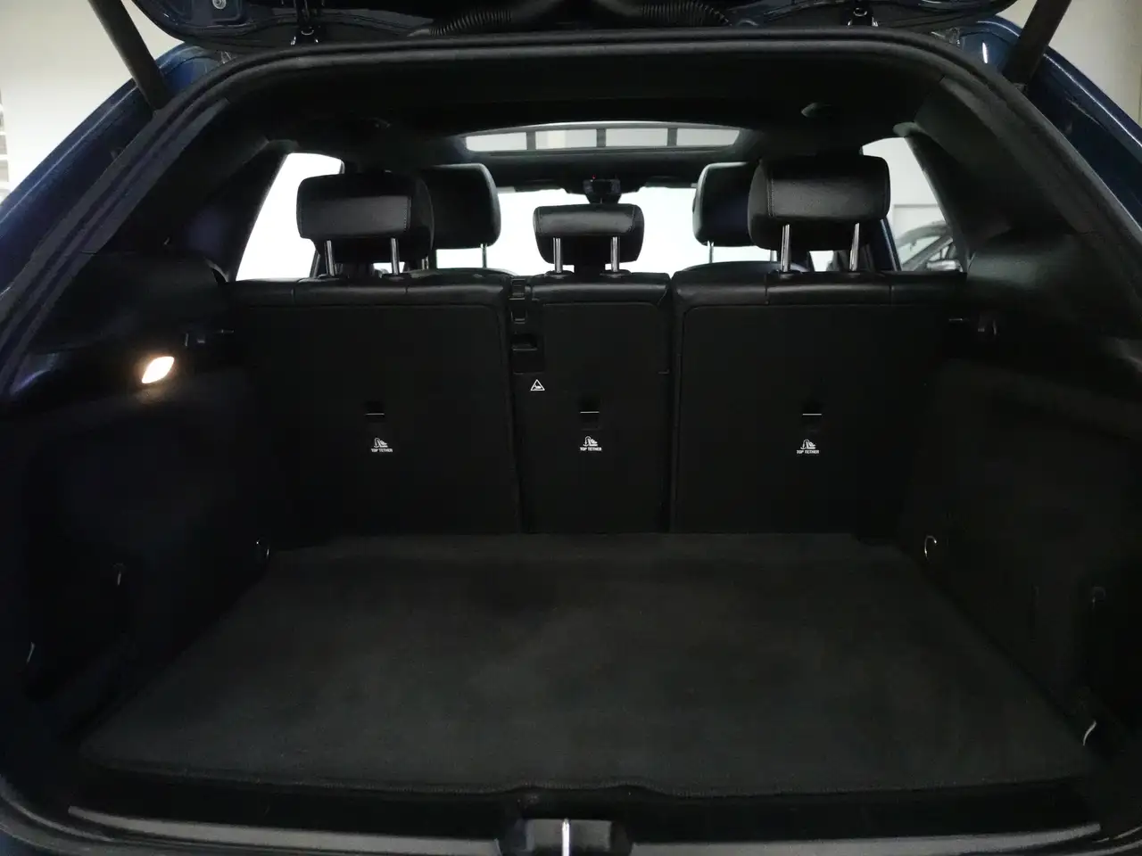 Mercedes-Benz GLA снимка Mercedes-Benz GLA