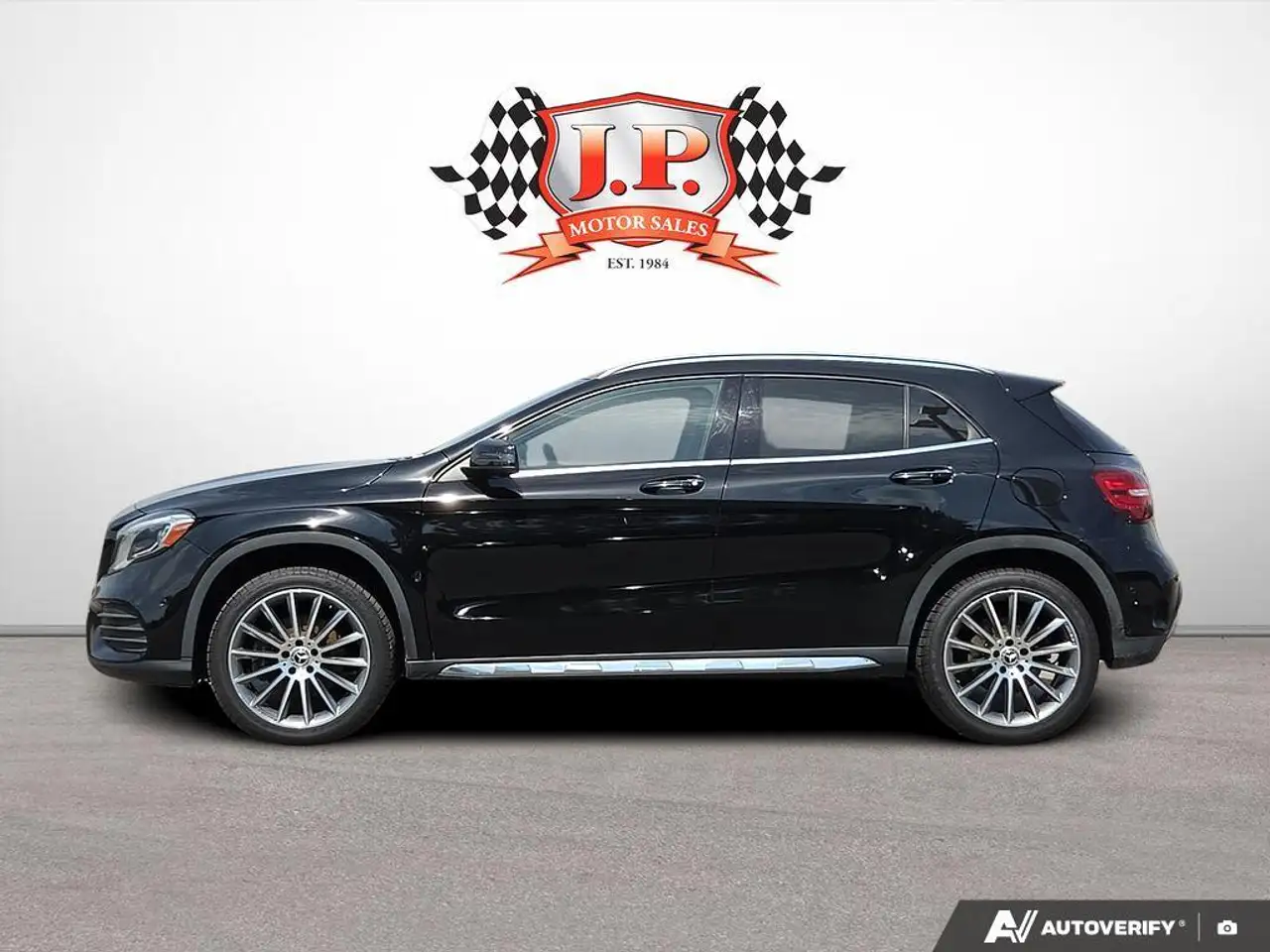 Mercedes-Benz GLA снимка Mercedes-Benz GLA