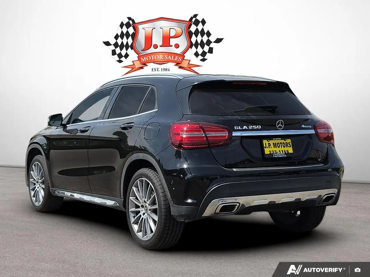 Mercedes-Benz GLA снимка Mercedes-Benz GLA