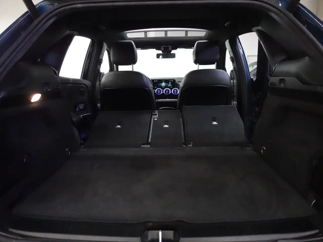 Mercedes-Benz GLA снимка Mercedes-Benz GLA
