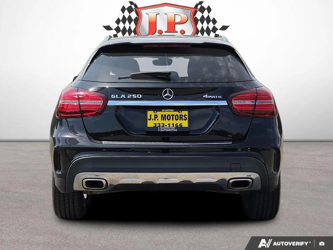 Mercedes-Benz GLA снимка Mercedes-Benz GLA