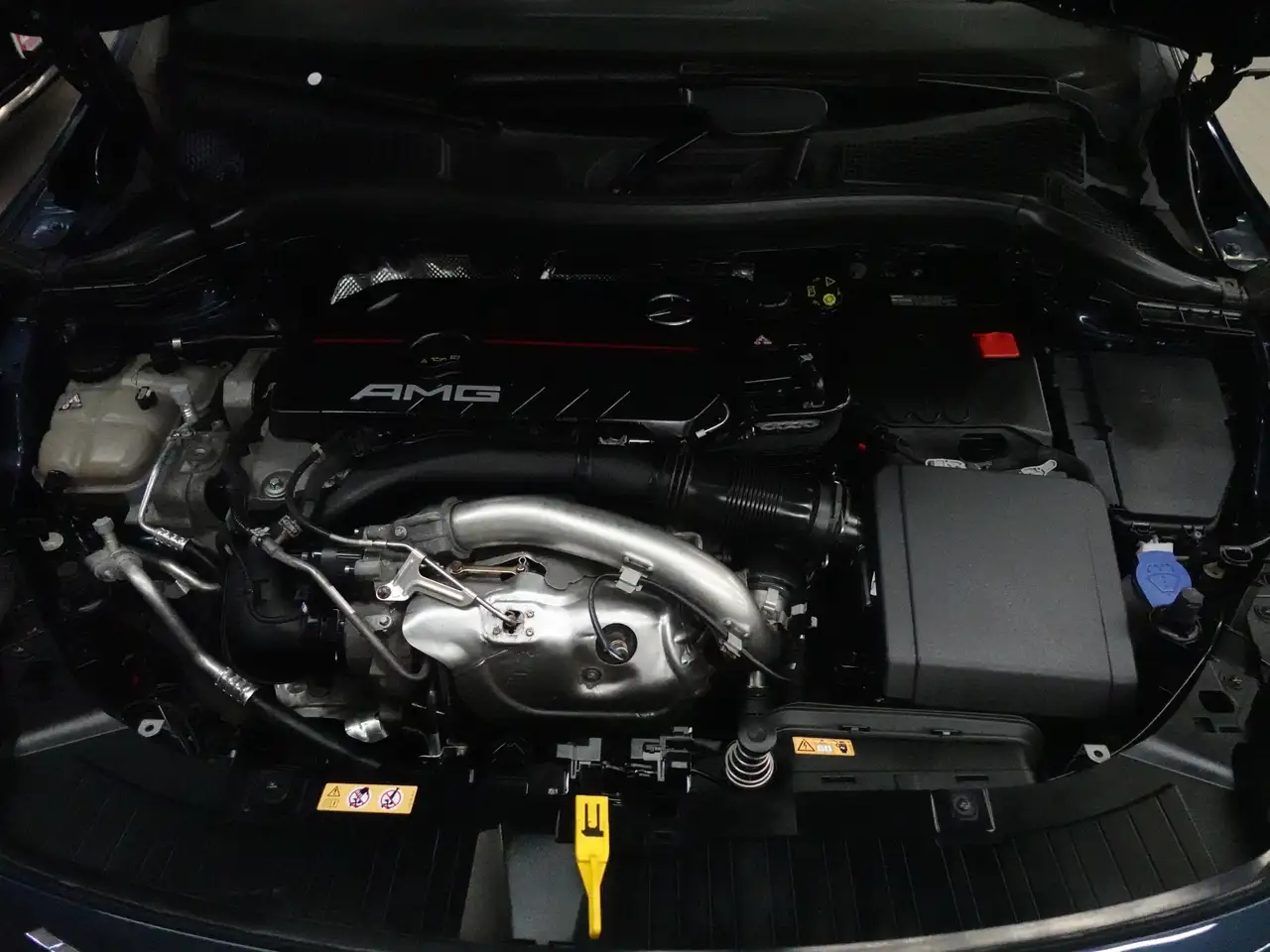 Mercedes-Benz GLA снимка Mercedes-Benz GLA