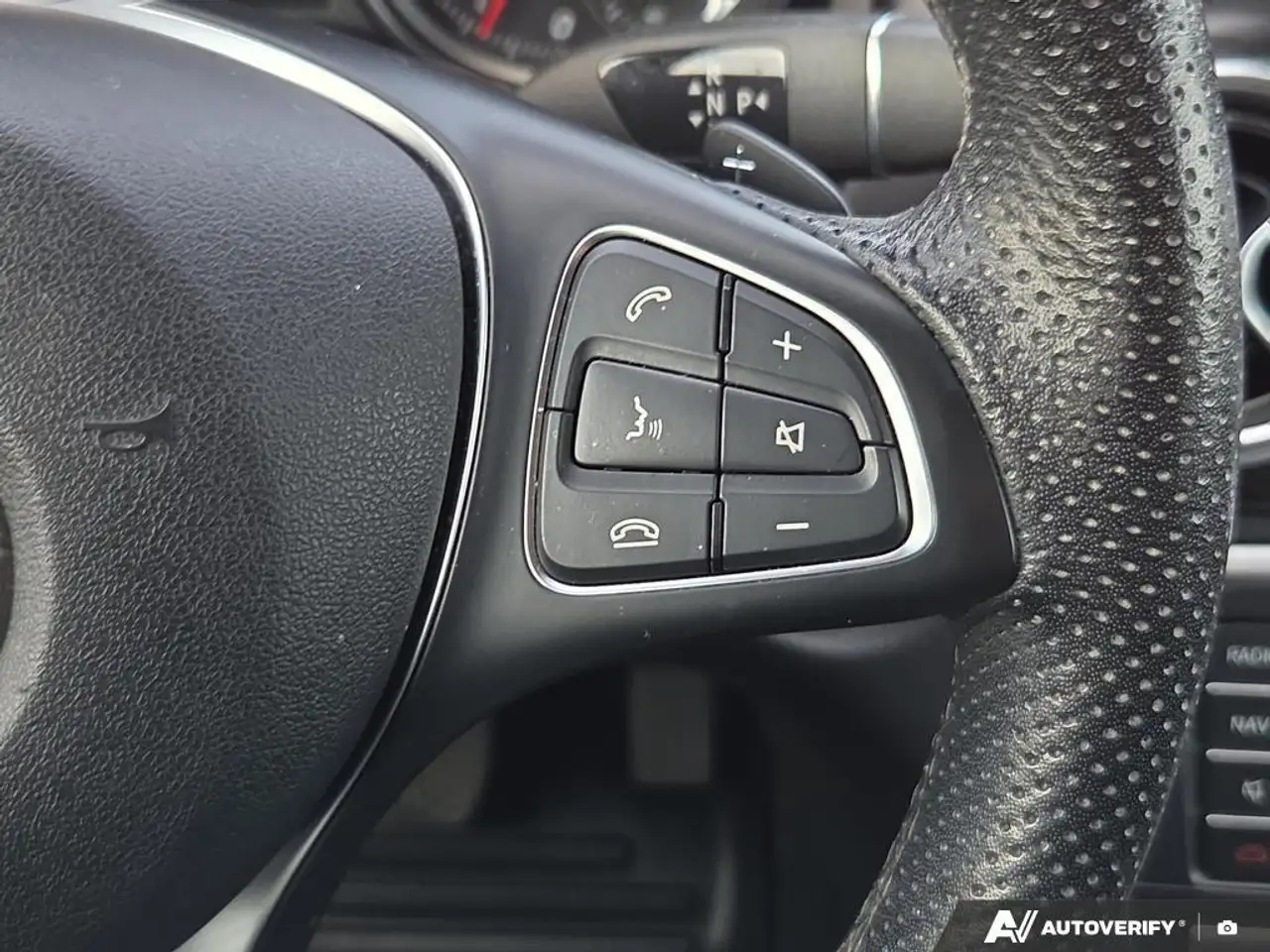 Mercedes-Benz GLA снимка Mercedes-Benz GLA