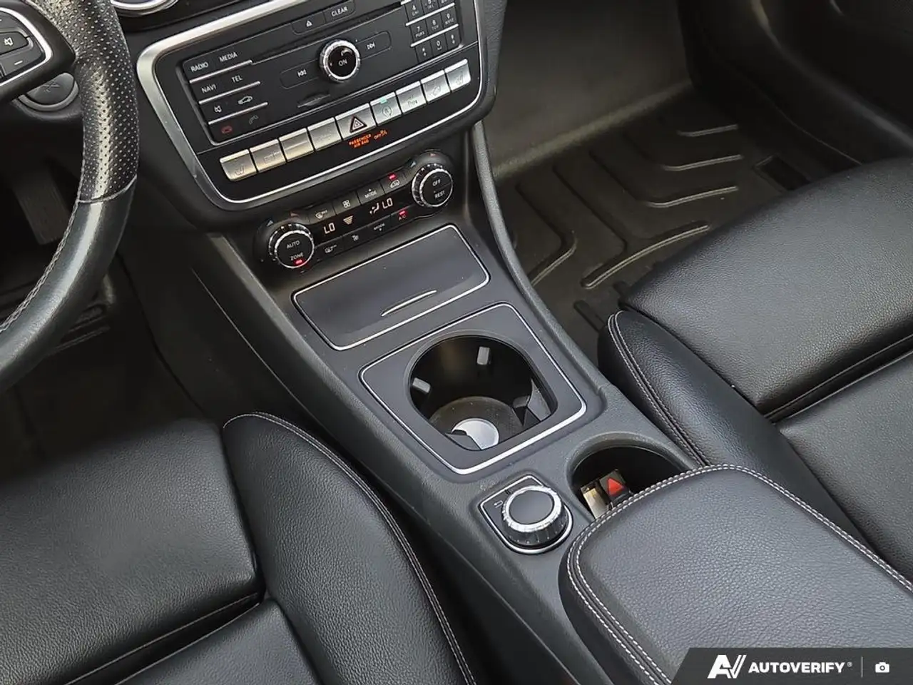 Mercedes-Benz GLA снимка Mercedes-Benz GLA