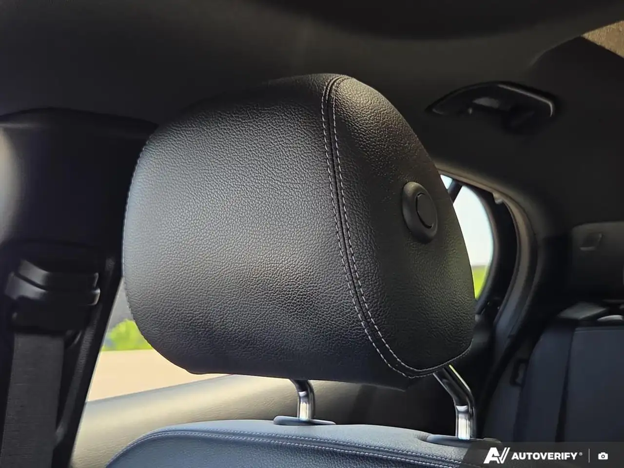 Mercedes-Benz GLA снимка Mercedes-Benz GLA