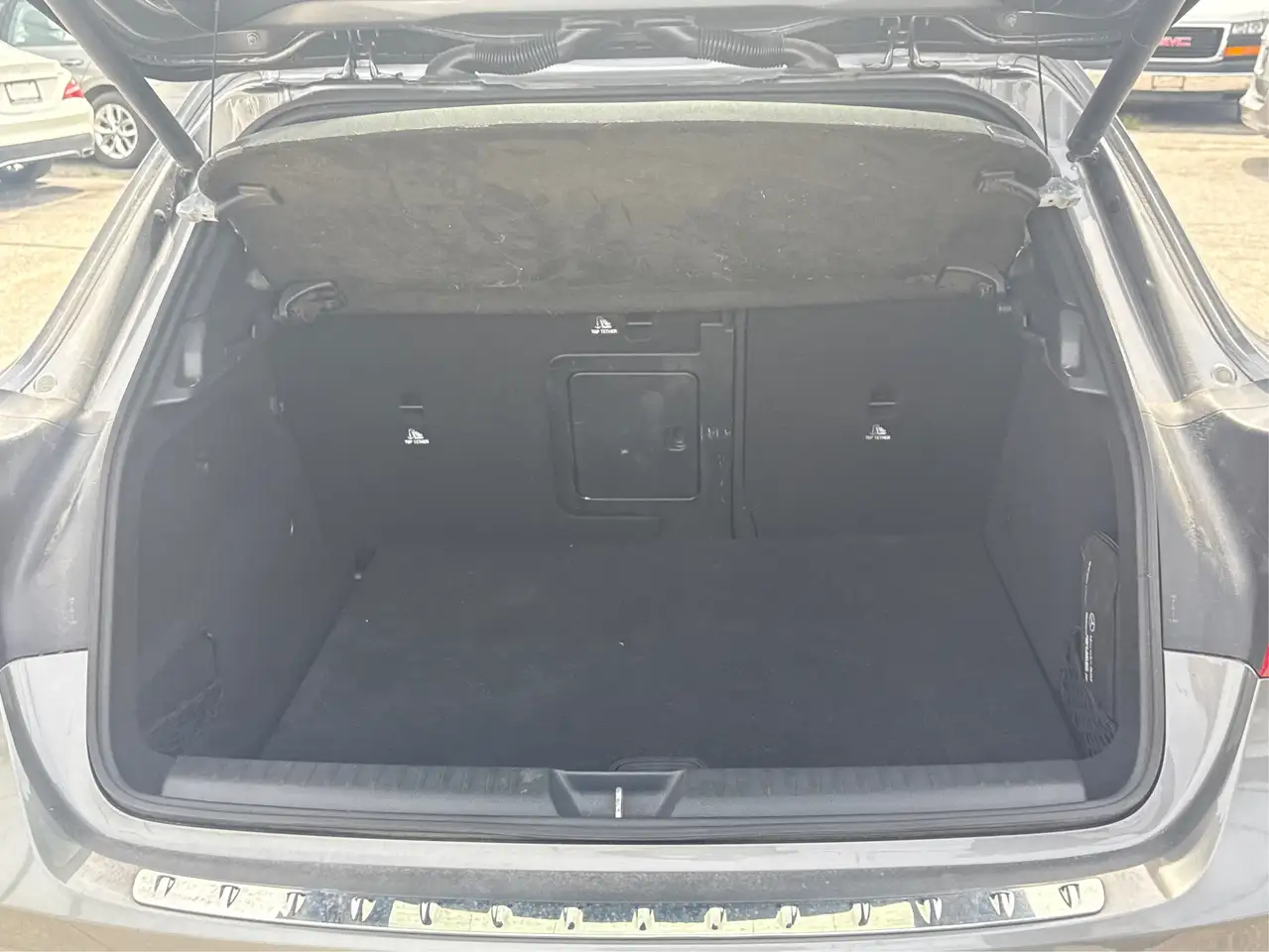 Mercedes-Benz GLA снимка Mercedes-Benz GLA