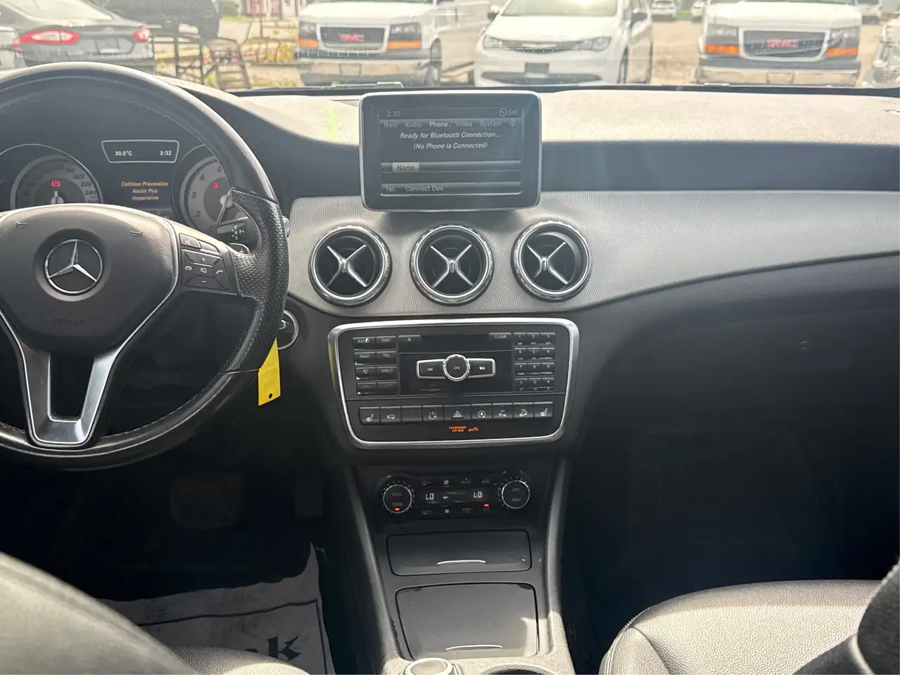 Mercedes-Benz GLA снимка Mercedes-Benz GLA