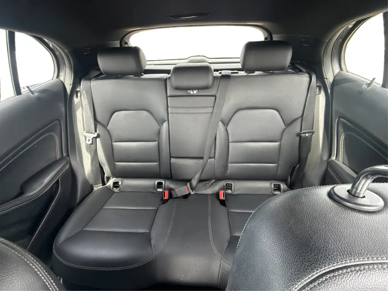Mercedes-Benz GLA снимка Mercedes-Benz GLA