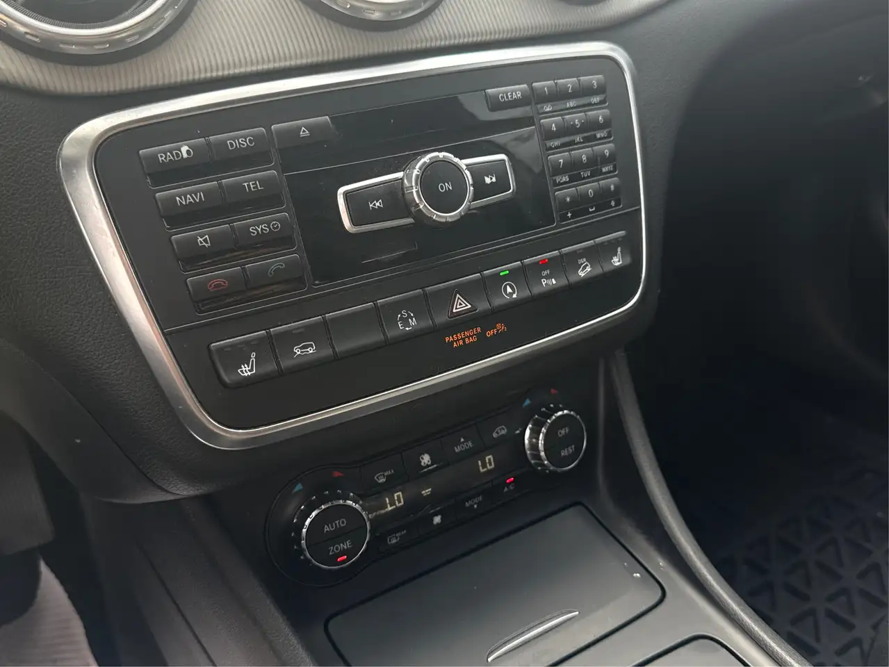 Mercedes-Benz GLA снимка Mercedes-Benz GLA