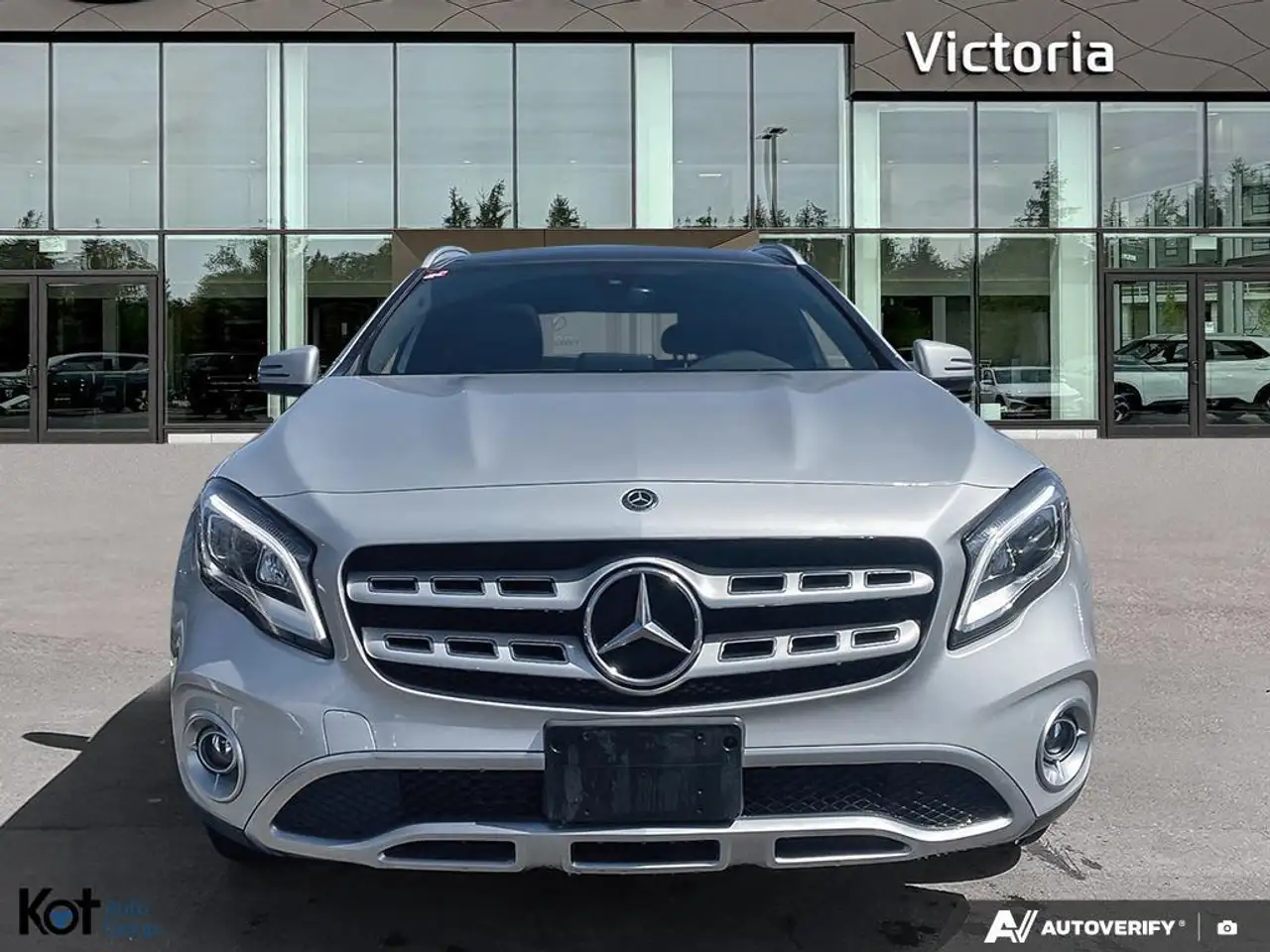 Mercedes-Benz GLA снимка Mercedes-Benz GLA