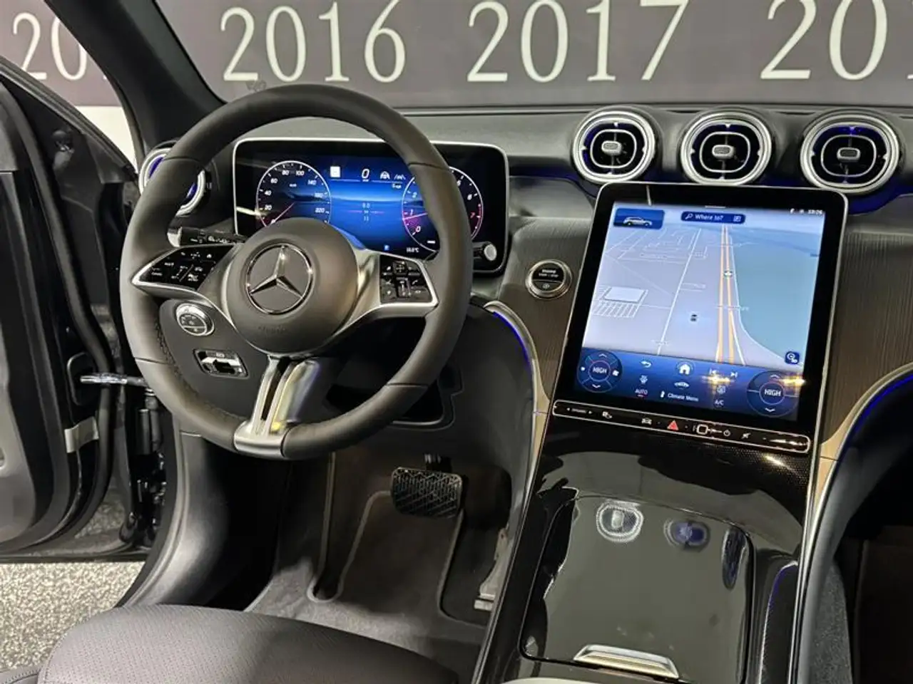 Mercedes-Benz GLC снимка Mercedes-Benz GLC