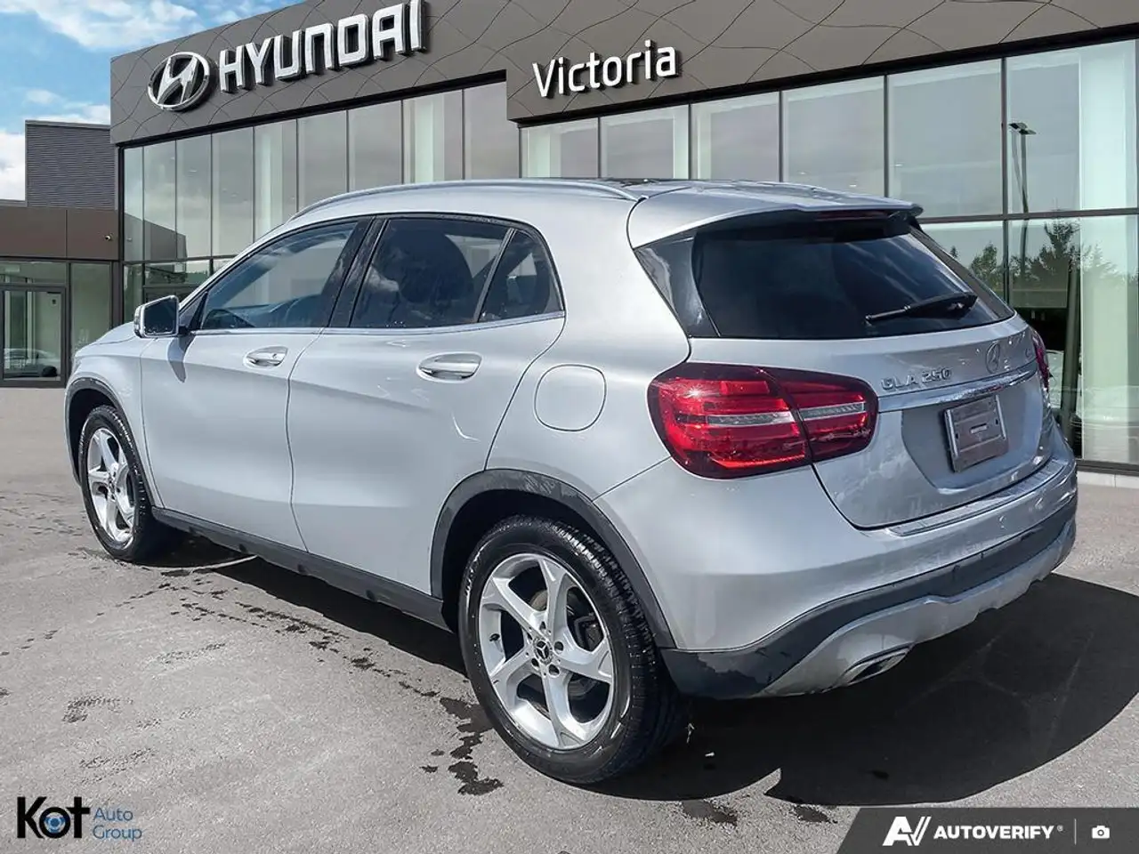 Mercedes-Benz GLA снимка Mercedes-Benz GLA