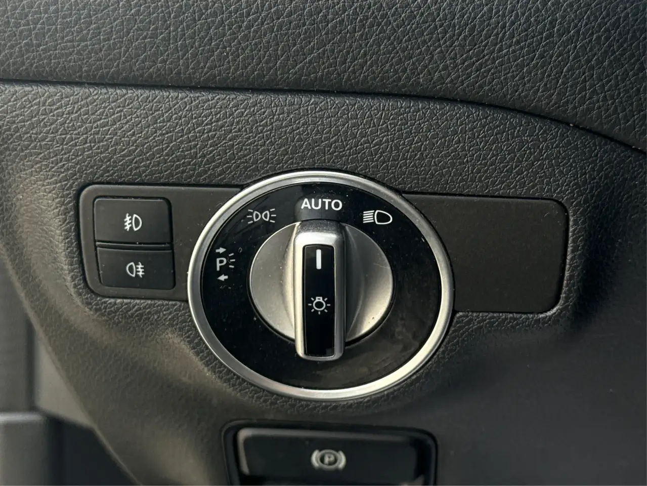 Mercedes-Benz GLA снимка Mercedes-Benz GLA