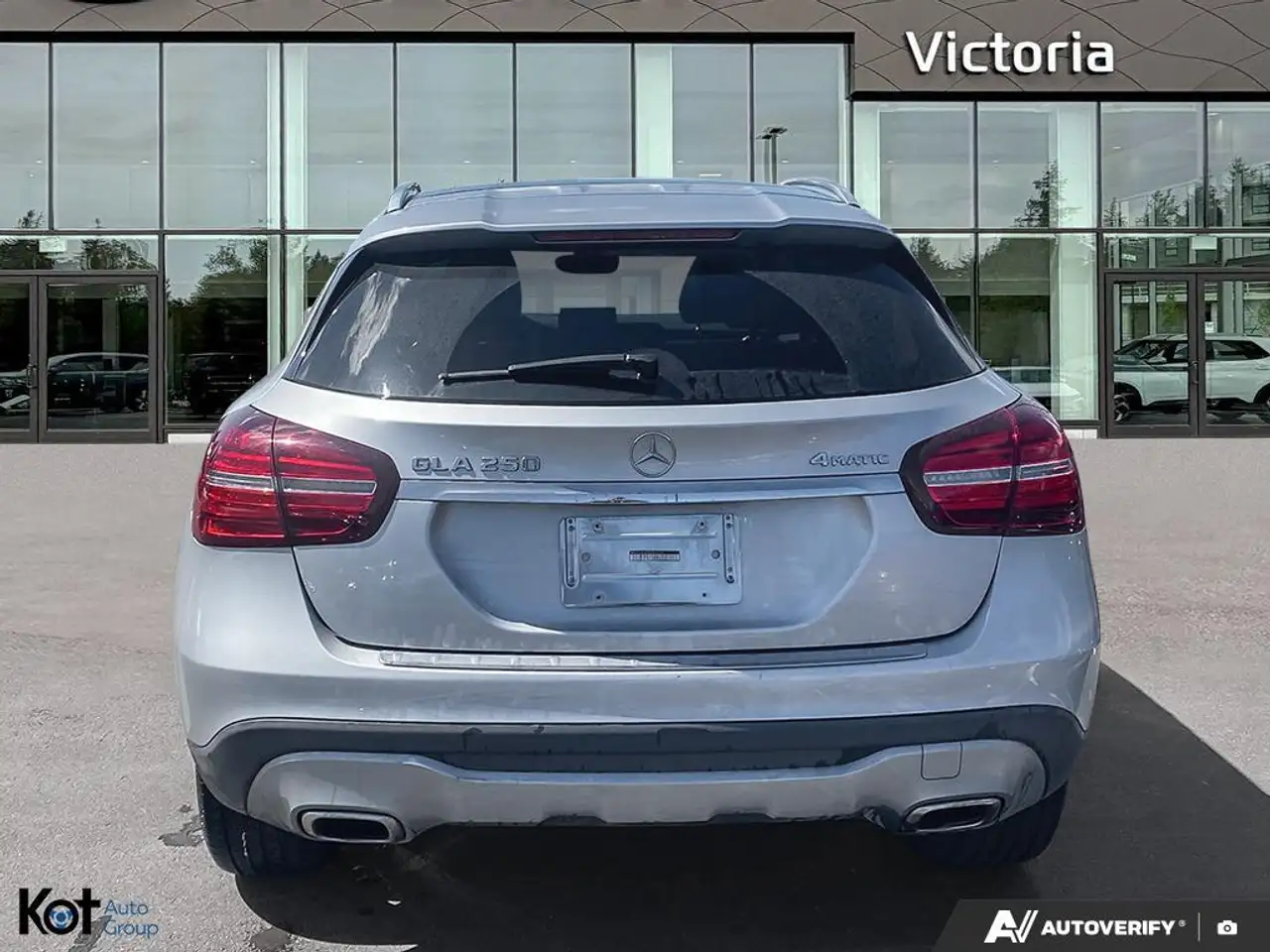 Mercedes-Benz GLA снимка Mercedes-Benz GLA