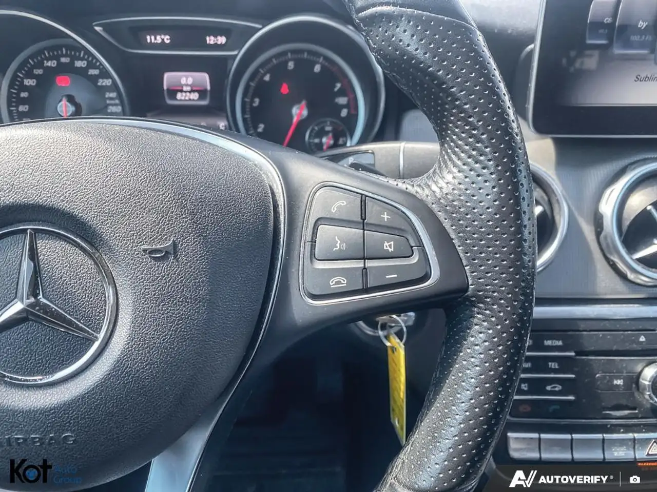 Mercedes-Benz GLA снимка Mercedes-Benz GLA