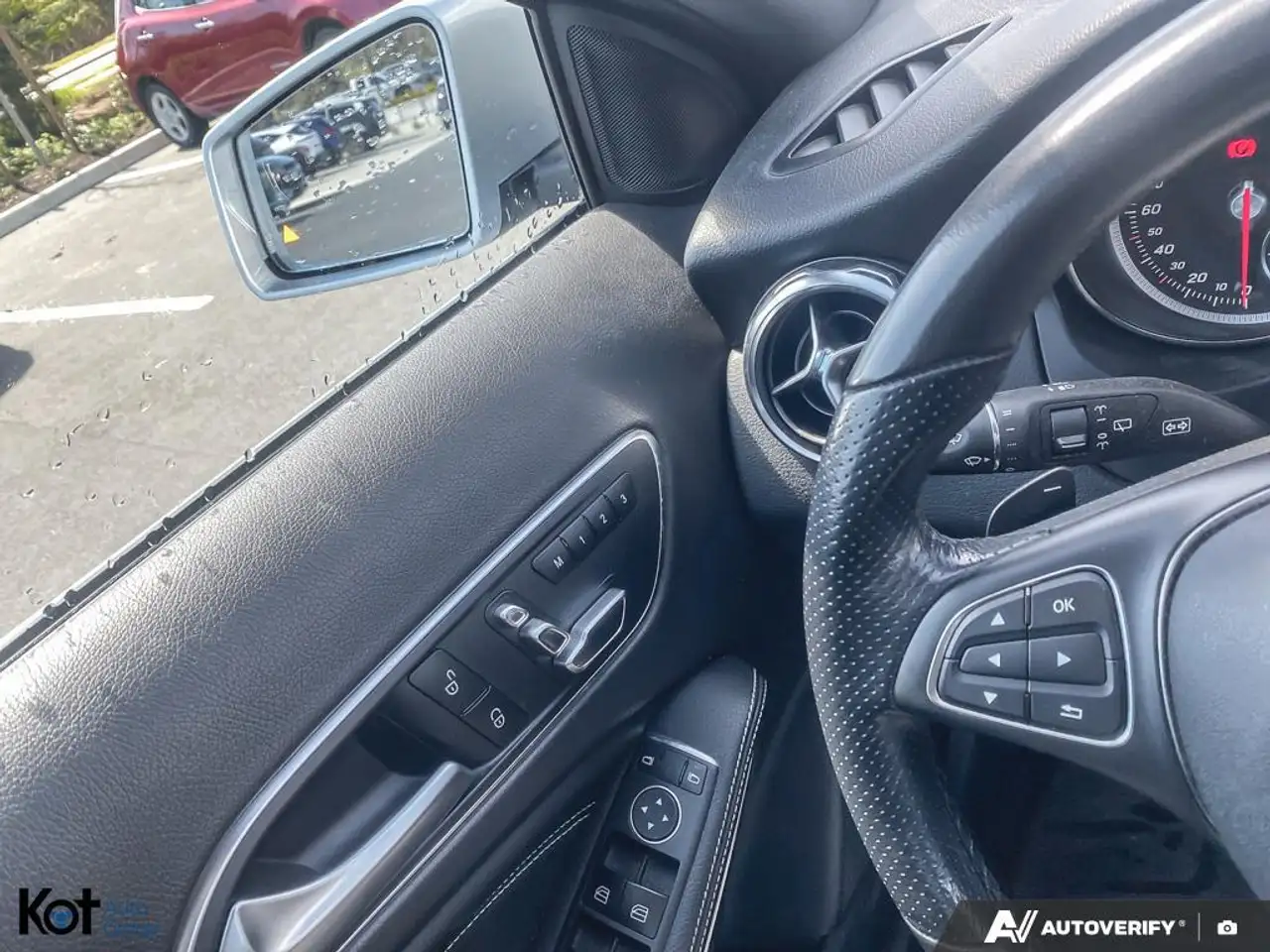 Mercedes-Benz GLA снимка Mercedes-Benz GLA