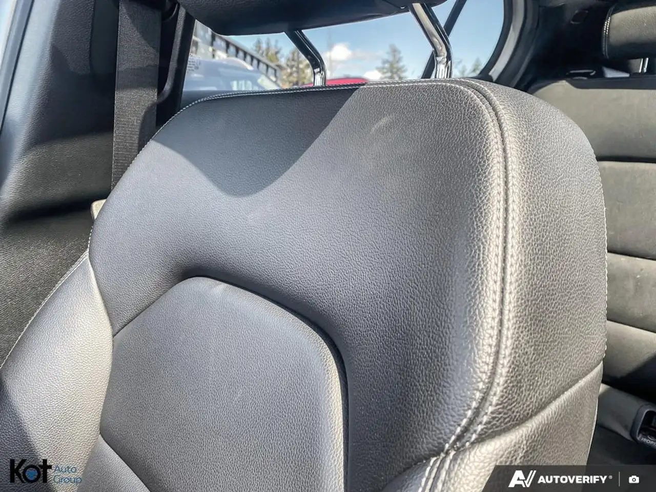 Mercedes-Benz GLA снимка Mercedes-Benz GLA