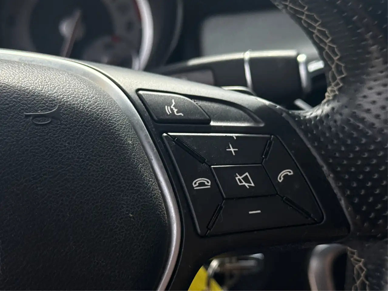 Mercedes-Benz GLA снимка Mercedes-Benz GLA