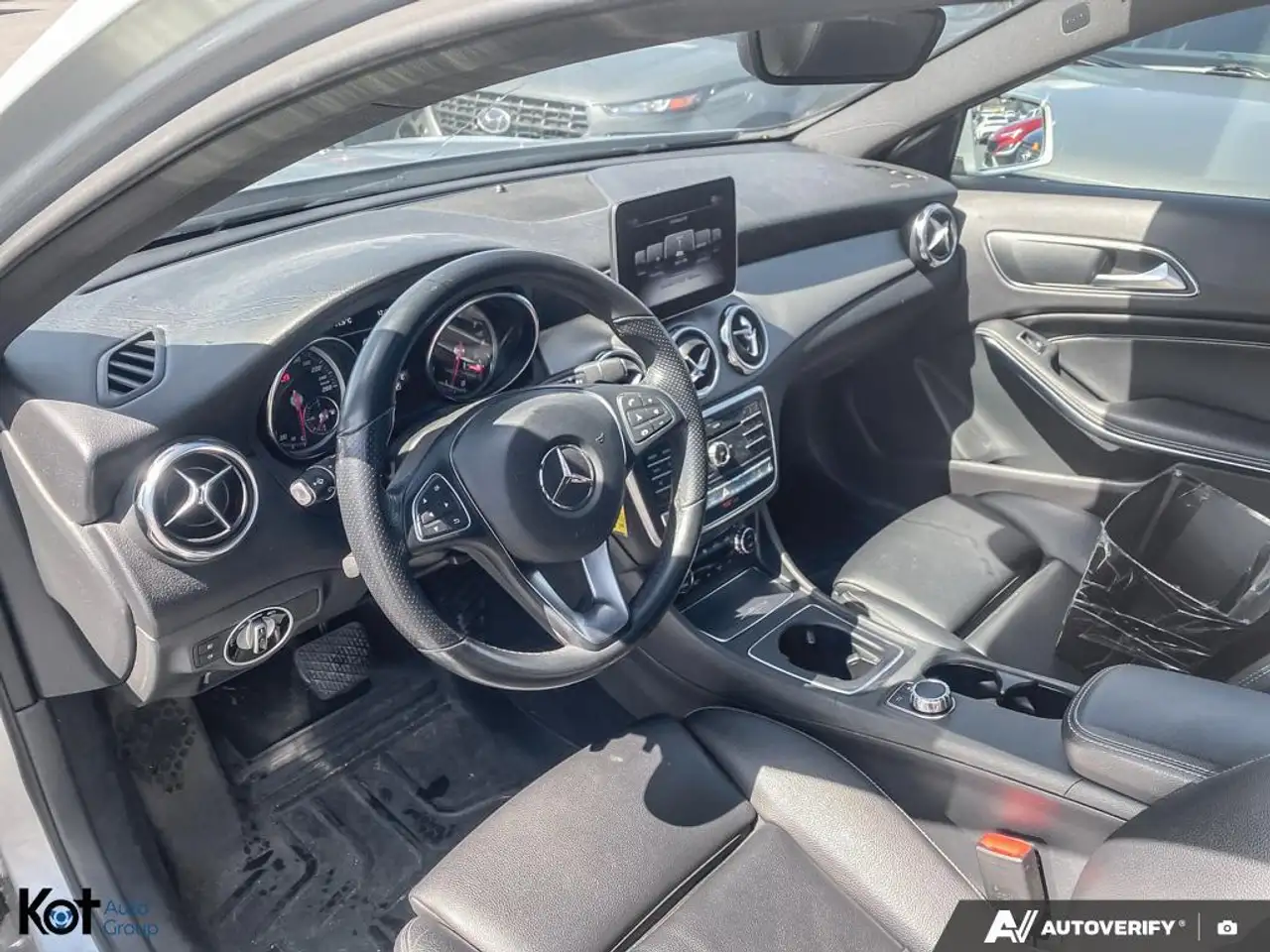 Mercedes-Benz GLA снимка Mercedes-Benz GLA