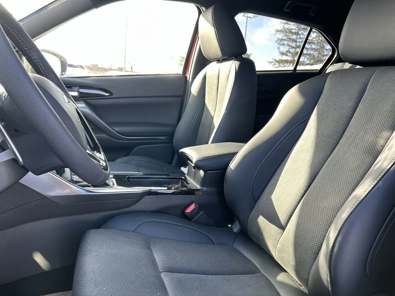 Mitsubishi Eclipse Cross снимка Mitsubishi Eclipse Cross