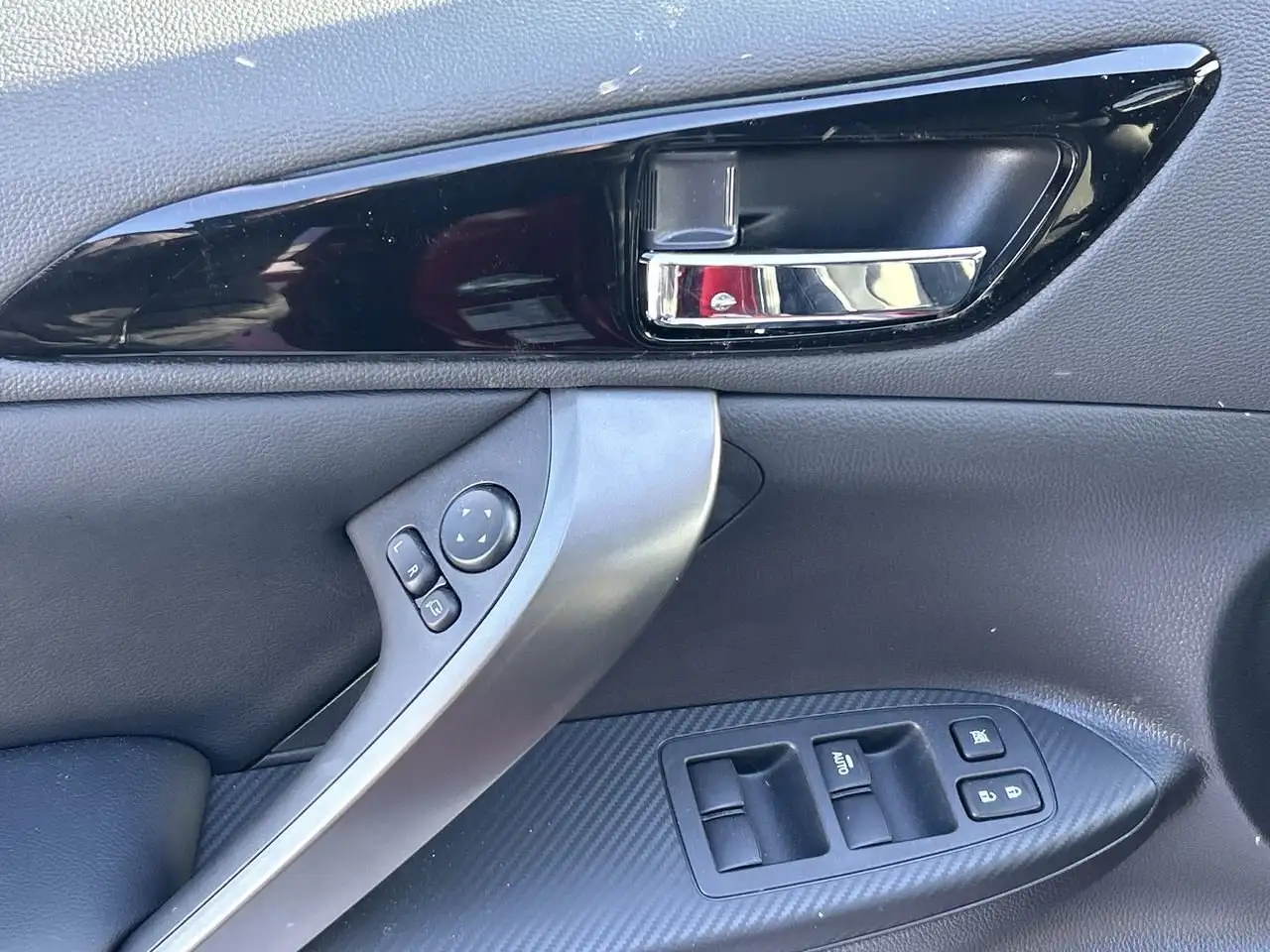 Mitsubishi Eclipse Cross снимка Mitsubishi Eclipse Cross