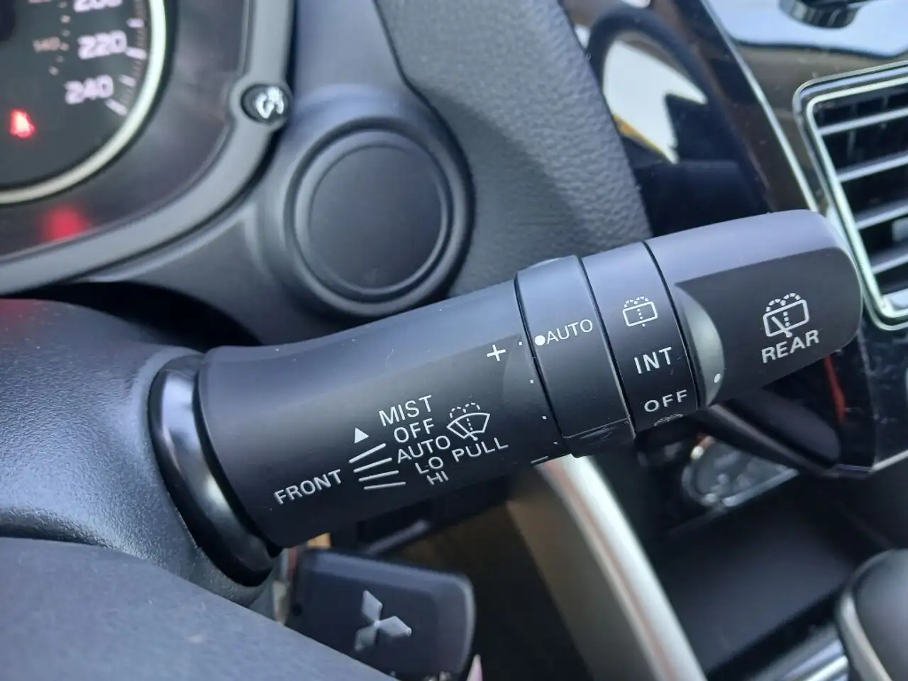 Mitsubishi Eclipse Cross снимка Mitsubishi Eclipse Cross
