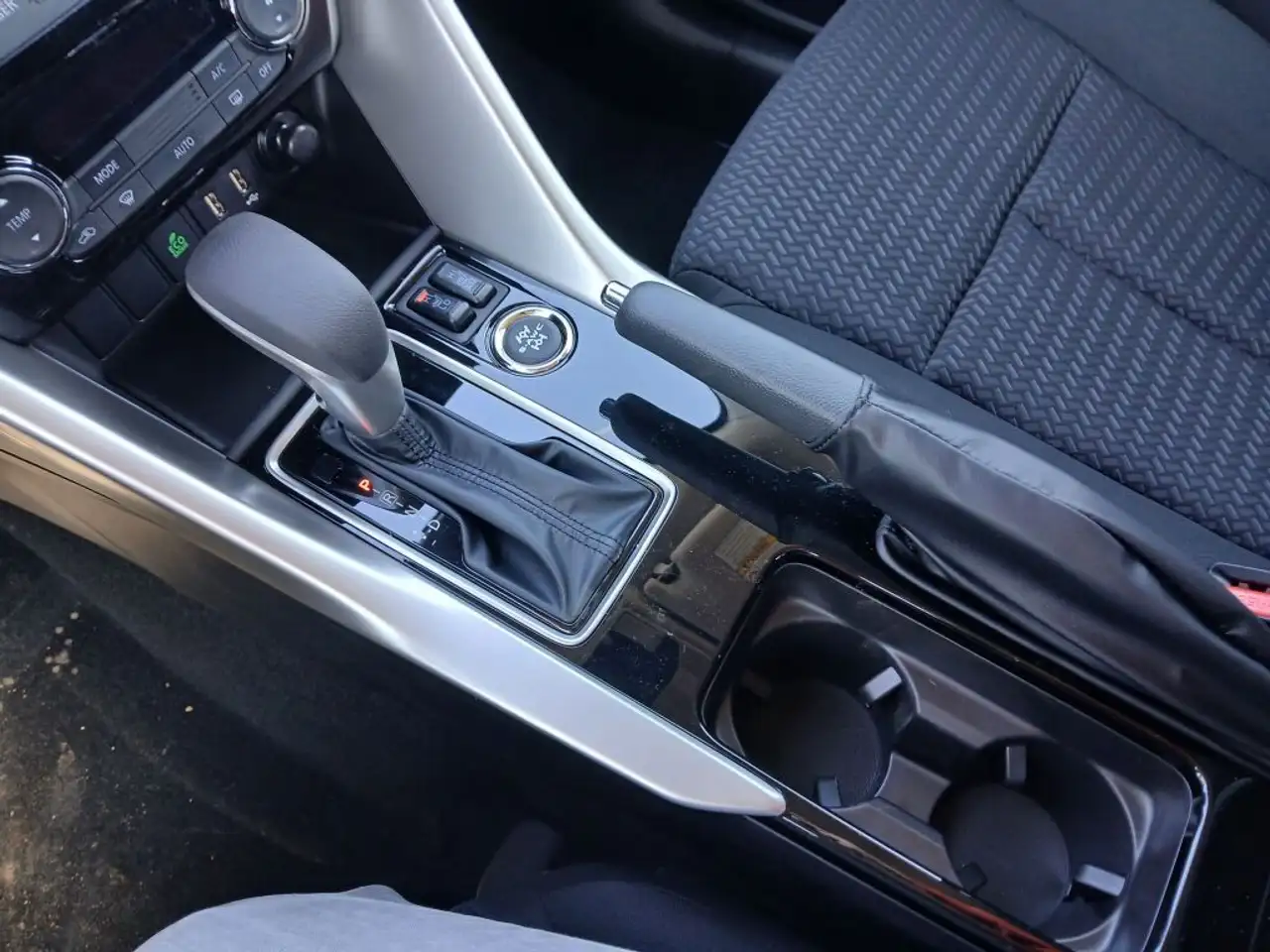 Mitsubishi Eclipse Cross снимка Mitsubishi Eclipse Cross