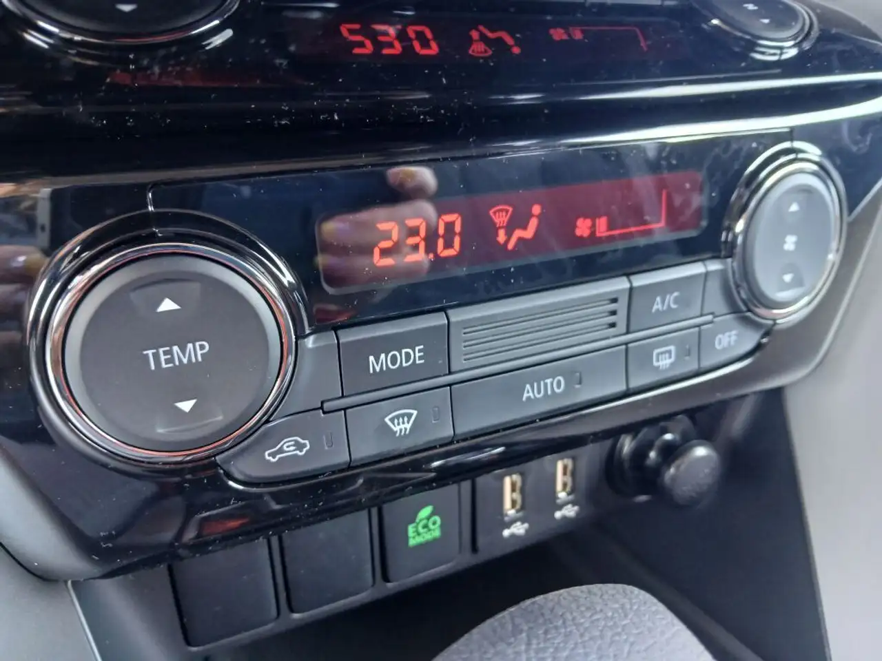 Mitsubishi Eclipse Cross снимка Mitsubishi Eclipse Cross