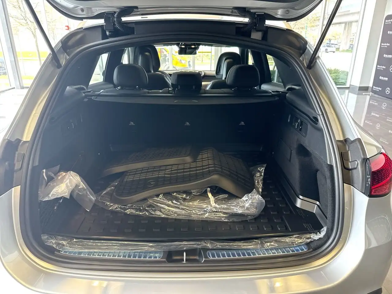 Mercedes-Benz GLC снимка Mercedes-Benz GLC